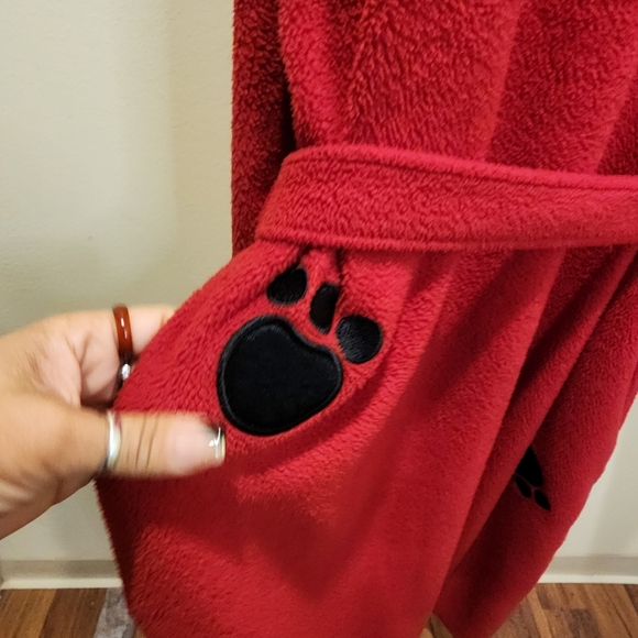 Delicates Red Long Cozy  Robe with Embroidered Dog theme - Picture 5 of 15